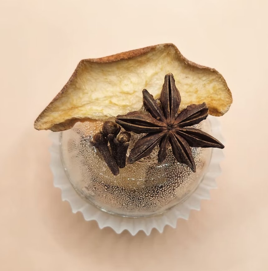 Tea sphere with dried apple chip, star anise and cloves
